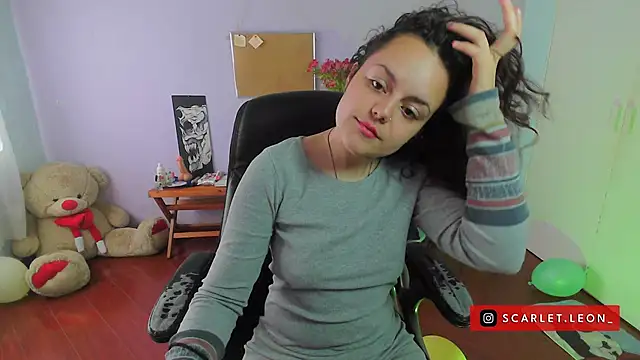 Snapshot of Scarletleon77 chatting on 12/04/24, 02:37 Scarletleon77 online show from 12/04/24, 02:37