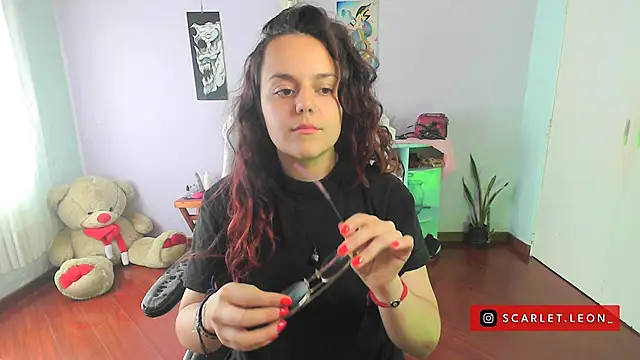 Snapshot of Scarletleon77 chatting on 01/17/25, 04:04 Scarletleon77 online show from 01/17/25, 04:04