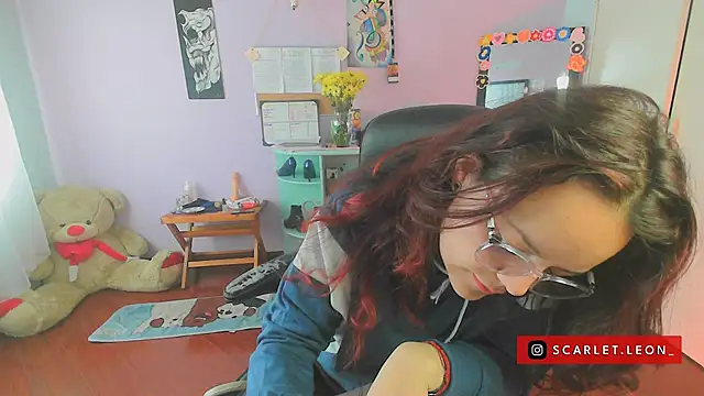 Scarletleon77 online show from 02/18/25, 04:16