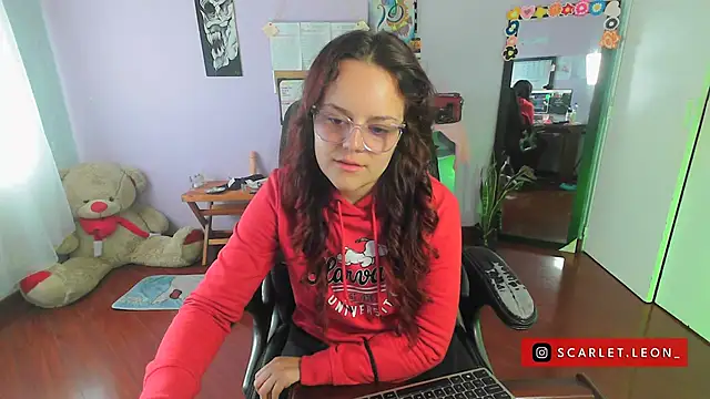 Snapshot of Scarletleon77 chatting on 02/19/25, 04:33 Scarletleon77 online show from 02/19/25, 04:33