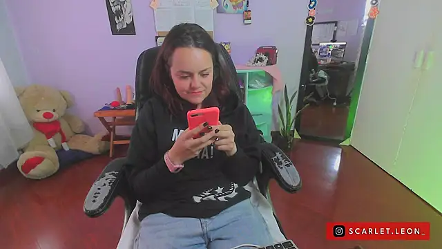 Scarletleon77 online show from 03/19/25, 06:12