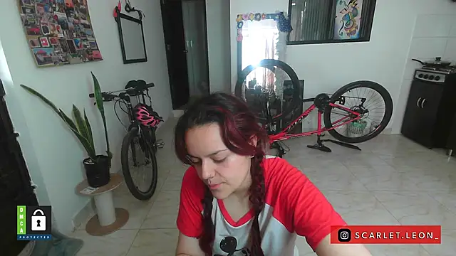 Snapshot of Scarletleon77 chatting on 10/07/25, 03:42 Scarletleon77 online show from 10/07/25, 03:42