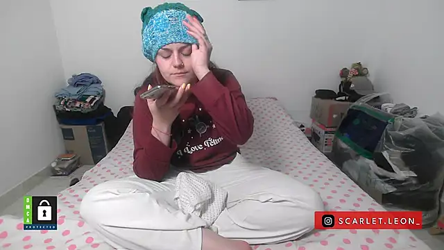 Snapshot of Scarletleon77 chatting on 10/20/25, 06:08 Scarletleon77 online show from 10/20/25, 06:08