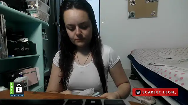 Snapshot of Scarletleon77 chatting on 11/12/25, 02:28 Scarletleon77 online show from 11/12/25, 02:28