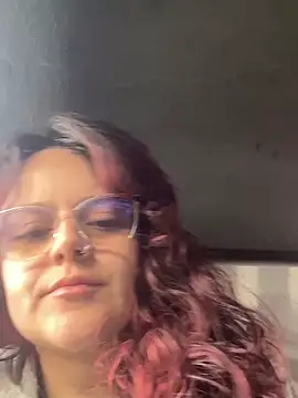 Snapshot of Scarletleon77 chatting on 02/28/26, 11:44 Scarletleon77 online show from 02/28/26, 11:44