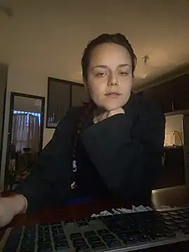 Snapshot of Scarletleon77 chatting on 03/26/26, 11:10 Scarletleon77 online show from 03/26/26, 11:10