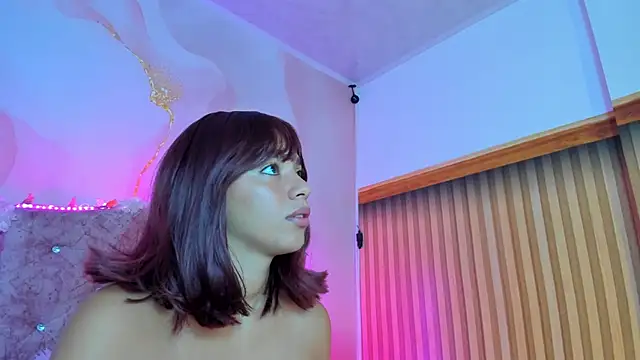 Snapshot of Khassia_f32 chatting on 03/11/25, 10:51 Khassia f32 online show from 03/11/25, 10:51