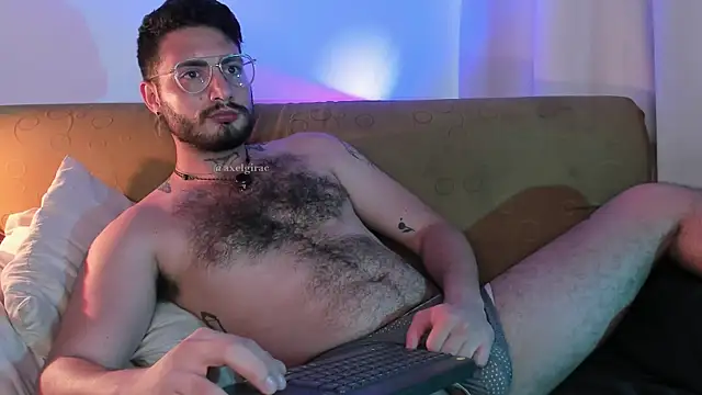 Snapshot of axel_giracr chatting on 06/19/26, 08:12 axel giracr online show from 06/19/26, 08:12