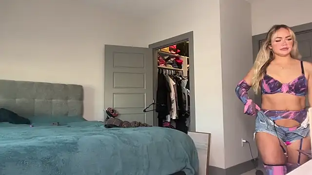 ElenaErickson online show from 12/30/24, 10:45