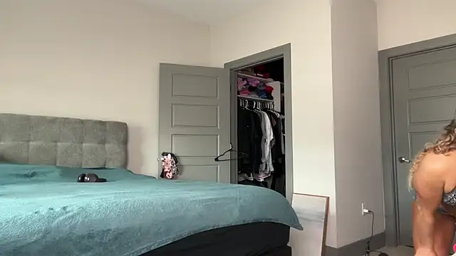 ElenaErickson online show from 01/27/25, 07:46