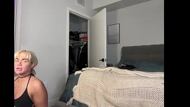 Snapshot of ElenaErickson chatting on 12/22/25, 02:41 ElenaErickson online show from 12/22/25, 02:41