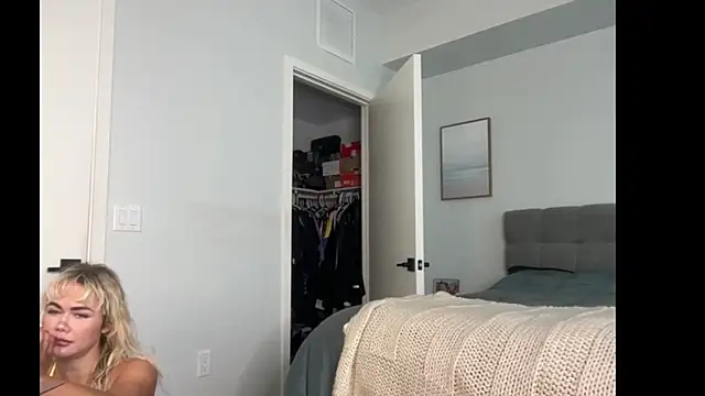 Snapshot of ElenaErickson chatting on 03/04/26, 07:53 ElenaErickson online show from 03/04/26, 07:53