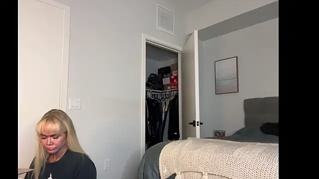 Snapshot of ElenaErickson chatting on 04/05/26, 01:58 ElenaErickson online show from 04/05/26, 01:58