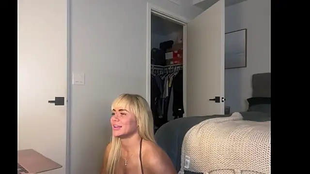 Snapshot of ElenaErickson chatting on 04/06/26, 04:46 ElenaErickson online show from 04/06/26, 04:46