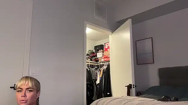 Snapshot of ElenaErickson chatting on 04/13/26, 02:28 ElenaErickson online show from 04/13/26, 02:28