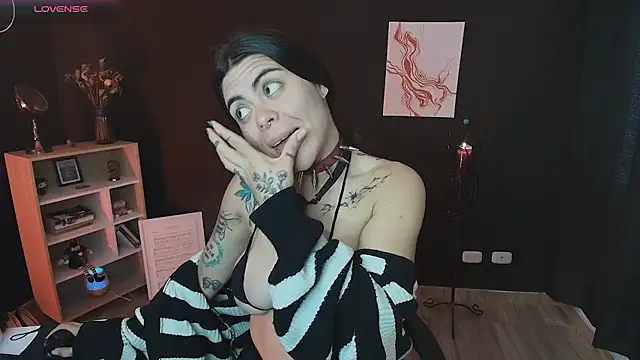 Snapshot of _WednesdayFriday_ chatting on 01/05/25, 09:25  WednesdayFriday  online show from 01/05/25, 09:25