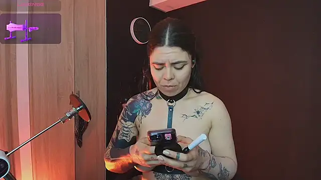 Snapshot of _WednesdayFriday_ chatting on 09/25/25, 05:27  WednesdayFriday  online show from 09/25/25, 05:27