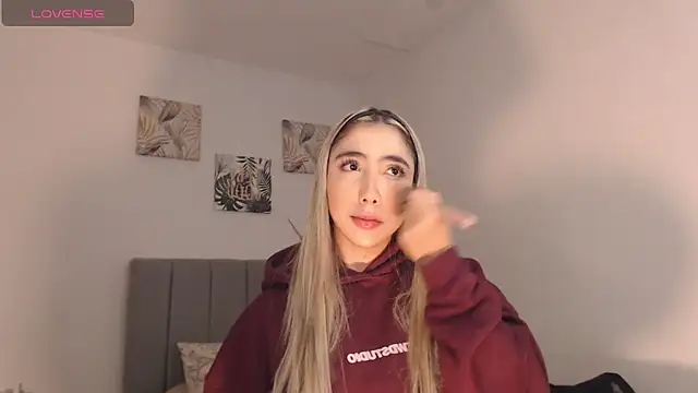 Snapshot of Marian_se chatting on 03/25/26, 01:44 Marian se online show from 03/25/26, 01:44