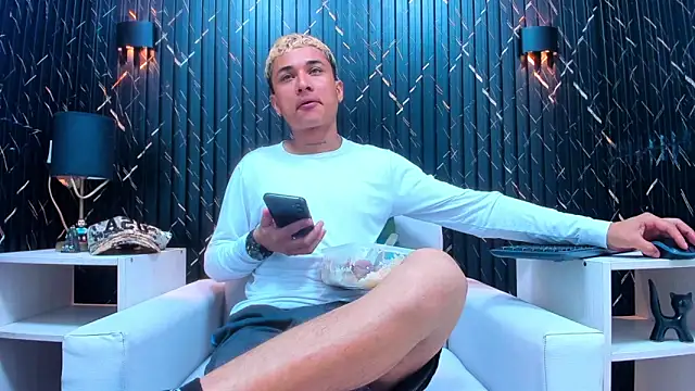 Snapshot of jeic_18 chatting on 11/04/25, 07:13 jeic 18 online show from 11/04/25, 07:13