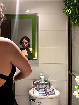 Snapshot of Nathcurly_ chatting on 10/31/25, 02:12 Nathcurly online show from 10/31/25, 02:12