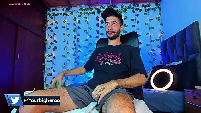 Snapshot of Your__hero1 chatting on 03/22/25, 02:47 Your  hero1 online show from 03/22/25, 02:47