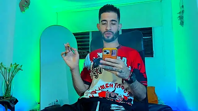 Snapshot of Your__hero1 chatting on 10/05/25, 12:42 Your  hero1 online show from 10/05/25, 12:42