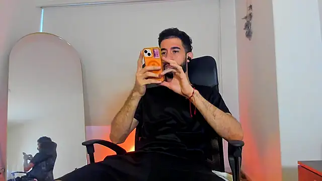 Snapshot of Your__hero1 chatting on 10/21/25, 01:01 Your  hero1 online show from 10/21/25, 01:01