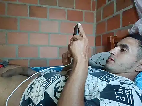 Snapshot of jhonnyhot_69 chatting on 02/13/26, 10:28 jhonnyhot 69 online show from 02/13/26, 10:28