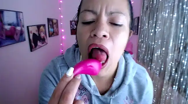 Cristal w online show from 02/19/25, 07:27