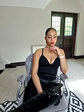 Snapshot of QueenTricks1 chatting on 04/10/26, 08:41 QueenTricks1 online show from 04/10/26, 08:41