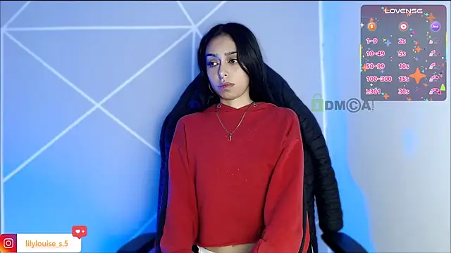 Snapshot of lilylouisee chatting on 04/06/26, 11:27 lilylouisee online show from 04/06/26, 11:27