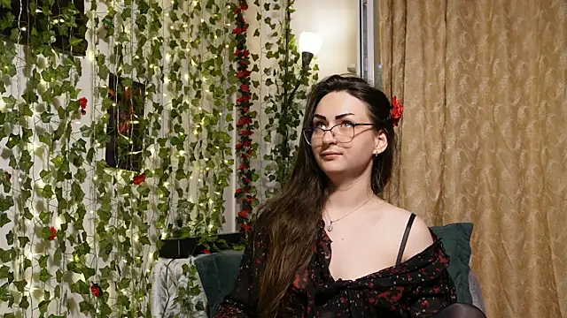 Snapshot of NaughtYHomemadE chatting on 06/12/26, 01:10 NaughtYHomemadE online show from 06/12/26, 01:10