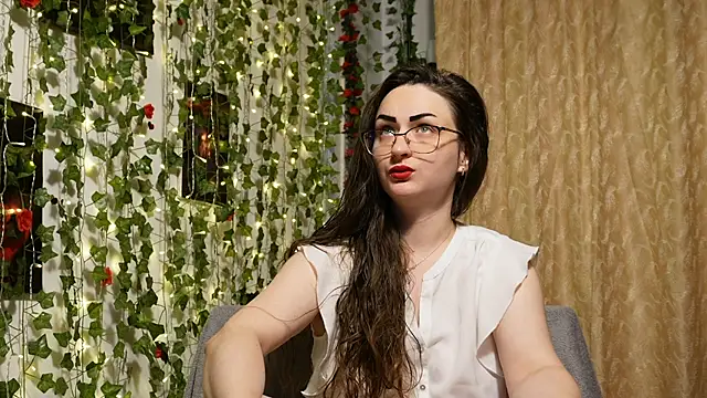 Snapshot of NaughtYHomemadE chatting on 06/19/26, 10:30 NaughtYHomemadE online show from 06/19/26, 10:30