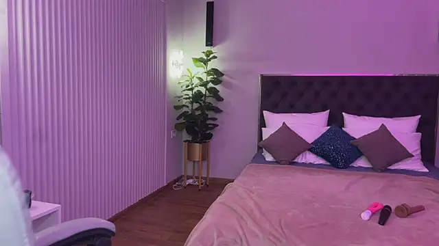 XtraHotX online show from 01/24/25, 01:13