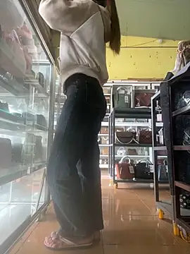 Snapshot of Rosa_998 chatting on 10/31/25, 01:17 Rosa 998 online show from 10/31/25, 01:17