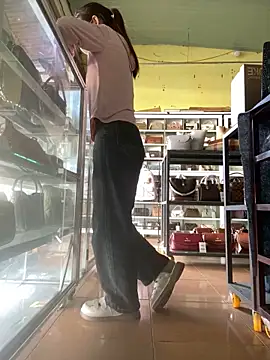 Snapshot of Rosa_998 chatting on 11/12/25, 12:33 Rosa 998 online show from 11/12/25, 12:33