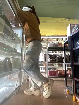 Snapshot of Rosa_998 chatting on 11/14/25, 12:42 Rosa 998 online show from 11/14/25, 12:42