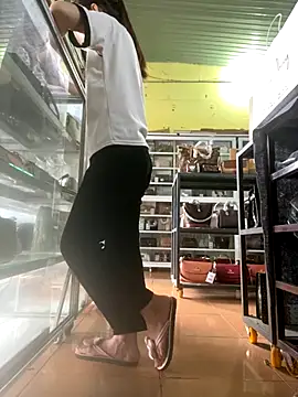 Snapshot of Rosa_998 chatting on 11/17/25, 01:44 Rosa 998 online show from 11/17/25, 01:44