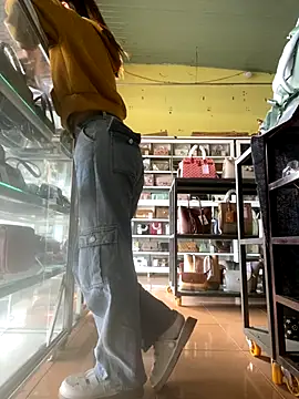 Snapshot of Rosa_998 chatting on 12/04/25, 01:04 Rosa 998 online show from 12/04/25, 01:04