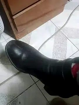 Snapshot of Beijing2000 chatting on 12/20/24, 11:54 Beijing2000 online show from 12/20/24, 11:54