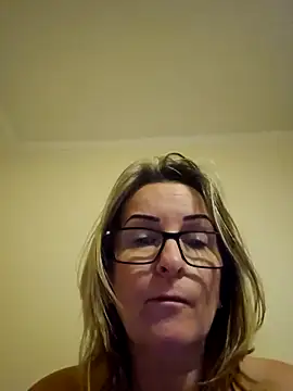 Snapshot of Steffi45 chatting on 01/09/25, 06:17 Steffi45 online show from 01/09/25, 06:17