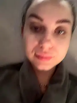 Snapshot of ellie_ssexy chatting on 09/19/25, 04:14 ellie ssexy online show from 09/19/25, 04:14