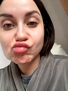 Snapshot of ellie_ssexy chatting on 11/20/25, 05:18 ellie ssexy online show from 11/20/25, 05:18