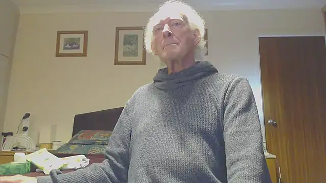 WaverlyKernow online show from 12/04/24, 03:32