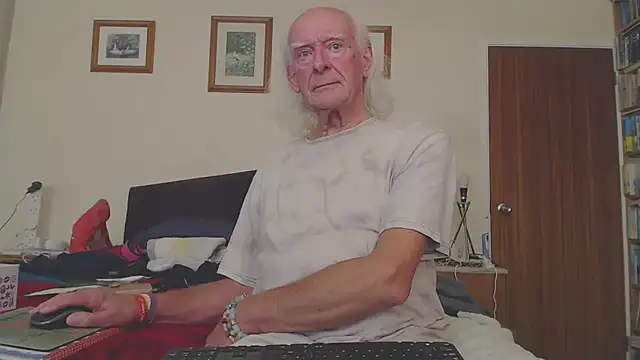 WaverlyKernow online show from 10/14/25, 03:35