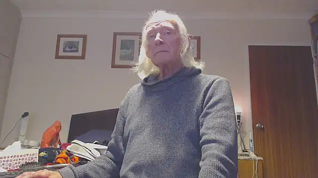 WaverlyKernow online show from 10/15/25, 01:33