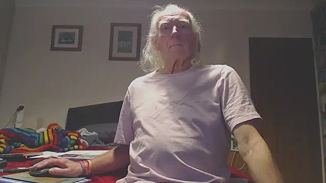 Snapshot of WaverlyKernow chatting on 01/10/26, 09:00 WaverlyKernow online show from 01/10/26, 09:00