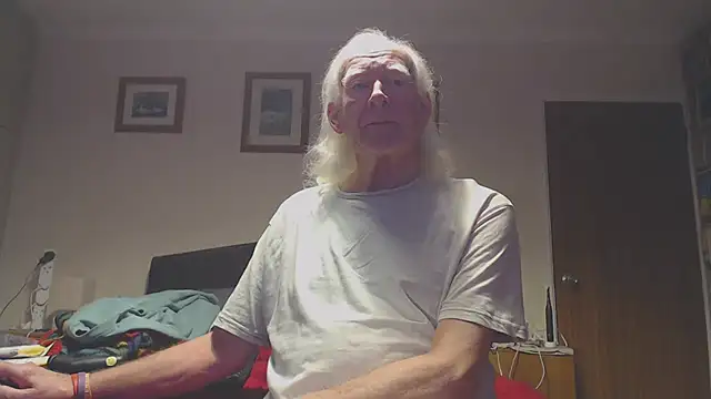 Snapshot of WaverlyKernow chatting on 01/16/26, 08:18 WaverlyKernow online show from 01/16/26, 08:18