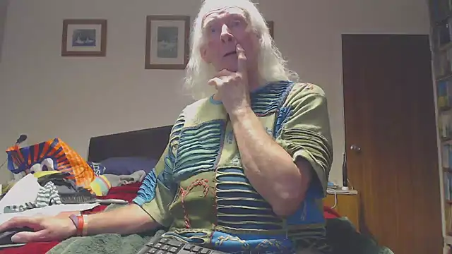 Snapshot of WaverlyKernow chatting on 02/10/26, 01:15 WaverlyKernow online show from 02/10/26, 01:15