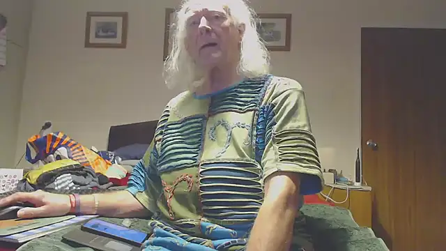 Snapshot of WaverlyKernow chatting on 02/12/26, 04:35 WaverlyKernow online show from 02/12/26, 04:35